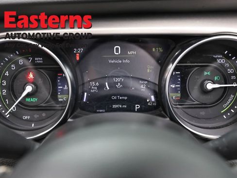 Used 2023 Jeep Wrangler Unlimited w/ Sun & Screen Package image 18