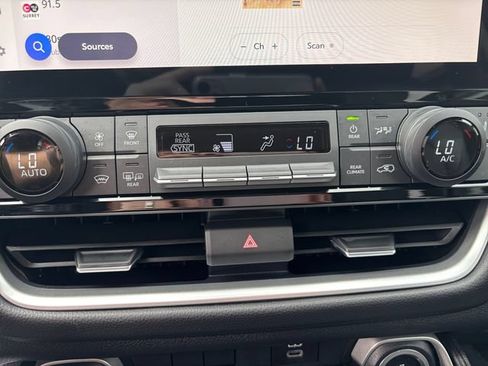 Used 2024 Toyota Grand Highlander AWD image 17