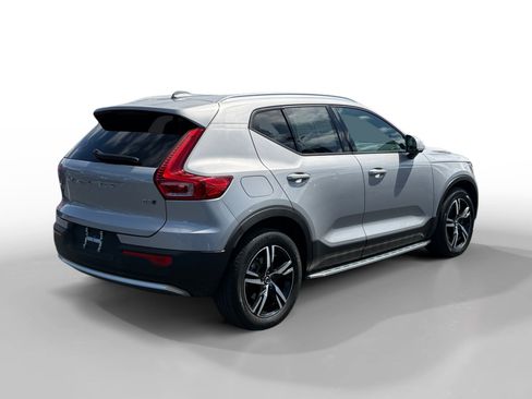 Used 2023 Volvo XC40 B5 Core AWD/4WD image 5
