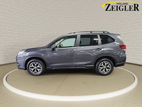 Used 2022 Subaru Forester Premium AWD/4WD image 8