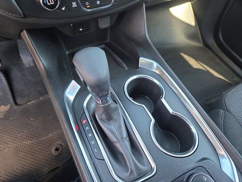 Used 2023 Chevrolet Traverse LT image 28