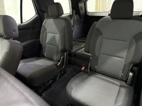 Used 2023 Chevrolet Traverse LT FWD image 16