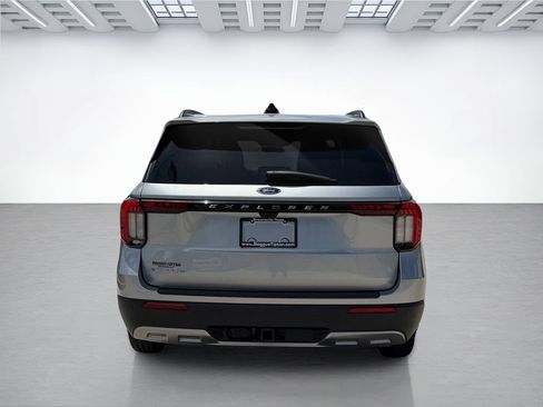 Used 2025 Ford Explorer Active w/ Active Comfort Package RWD image 4
