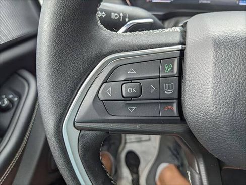 Used 2023 Jeep Grand Cherokee Altitude AWD/4WD image 26