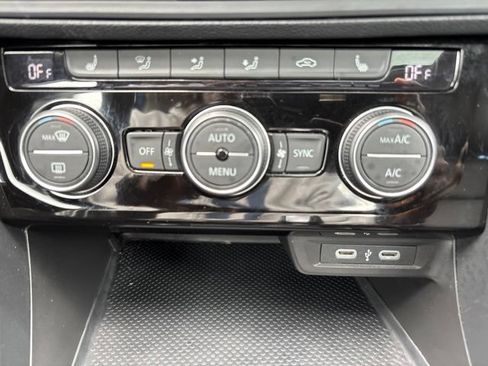 Used 2024 Volkswagen Jetta SE FWD image 24
