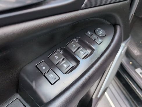 Used 2019 Cadillac Escalade Premium Luxury image 15