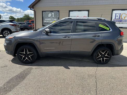 Used 2016 Jeep Cherokee Latitude w/ Cold Weather Group AWD/4WD image 8