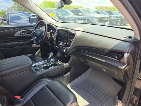 Certified 2021 Chevrolet Traverse LT w/ LT Premium Package FWD image 27