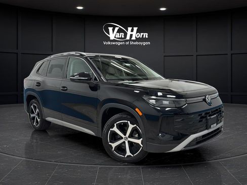 Used 2025 Volkswagen Tiguan SE FWD image 1