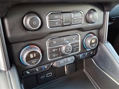 Used 2024 Chevrolet Suburban Premier image 12