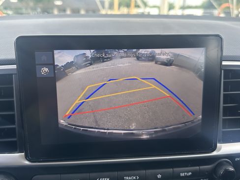 Used 2024 Hyundai Venue SEL FWD image 27
