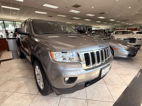 Used 2012 Jeep Grand Cherokee Laredo AWD/4WD image 3