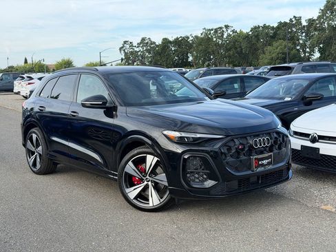 New 2026 Audi SQ5 Premium Plus AWD/4WD image 3