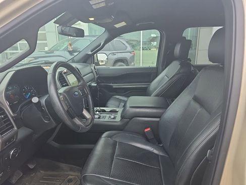 Used 2018 Ford Expedition Max XLT w/ Equipment Group 202A image 10