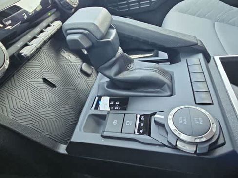 Certified 2025 Toyota Tacoma SR5 AWD/4WD image 25