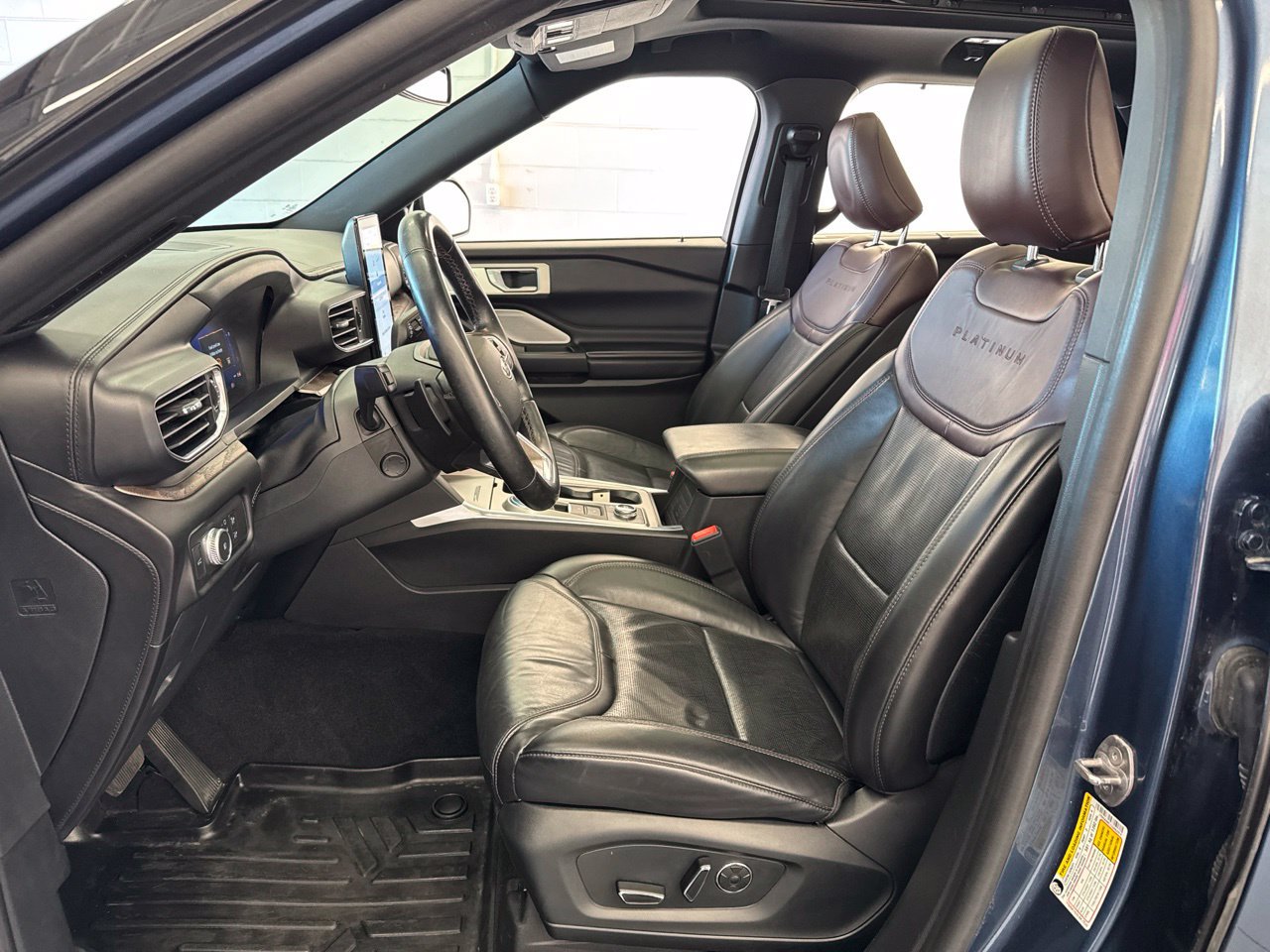 Used 2020 Ford Explorer Platinum w/ Premium Technology Package AWD/4WD image 15