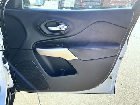 Used 2018 Jeep Cherokee Limited image 17
