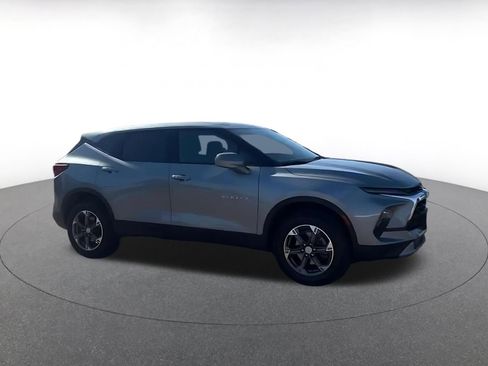 Used 2025 Chevrolet Blazer LT FWD image 2