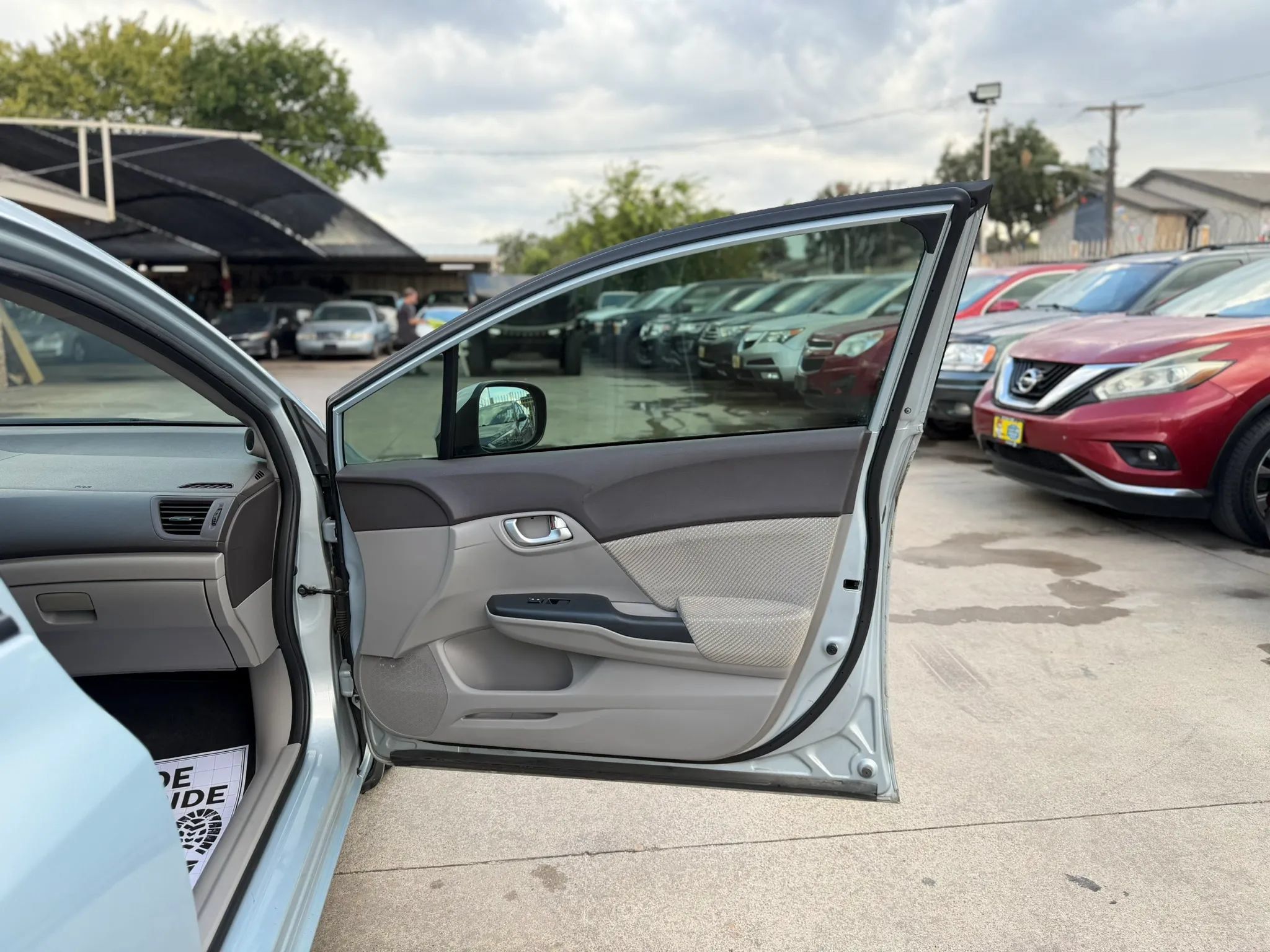 Used 2012 Honda Civic Hybrid Sedan image 27