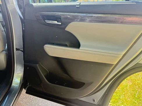 Used 2020 Toyota Highlander Limited AWD/4WD image 15