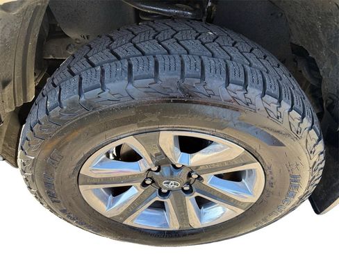 Used 2019 Toyota Tacoma Limited image 9