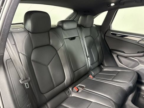 Certified 2024 Porsche Macan w/ Premium Plus Package AWD/4WD image 22