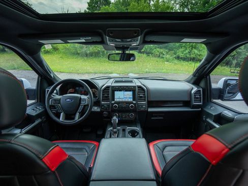 Used 2019 Ford F150 Lariat w/ Equipment Group 502A Luxury AWD/4WD image 12
