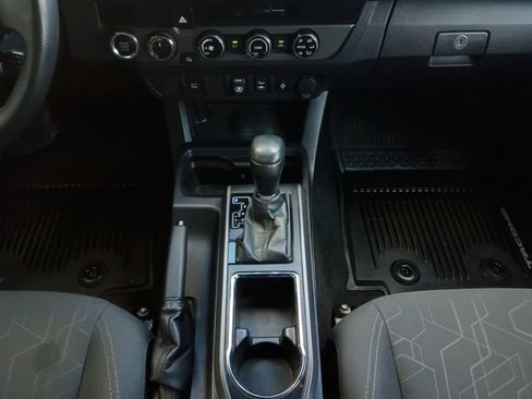 Used 2018 Toyota Tacoma TRD Sport AWD/4WD image 10