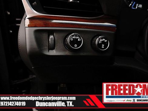 Used 2019 Cadillac Escalade Luxury AWD/4WD image 29