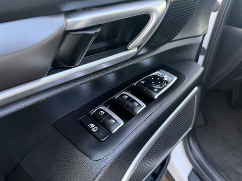 Used 2025 Kia Telluride S image 18