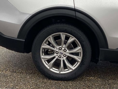 Used 2021 Ford Explorer XLT w/ Equipment Group 202A image 9