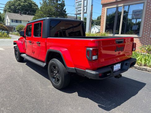 Used 2021 Jeep Gladiator Sport image 4