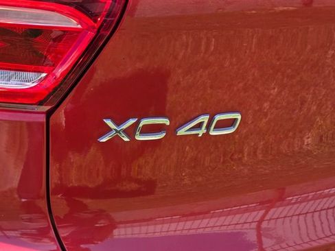 Used 2019 Volvo XC40 T5 Momentum AWD/4WD image 7