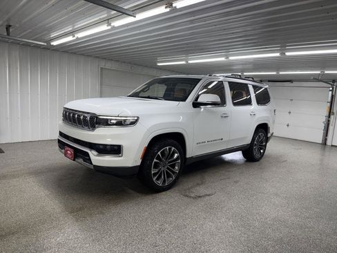 Used 2022 Jeep Grand Wagoneer Series III w/ Rear Seat Video Group 1 image 3