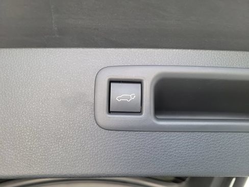 Used 2026 Toyota Highlander XLE AWD/4WD image 12