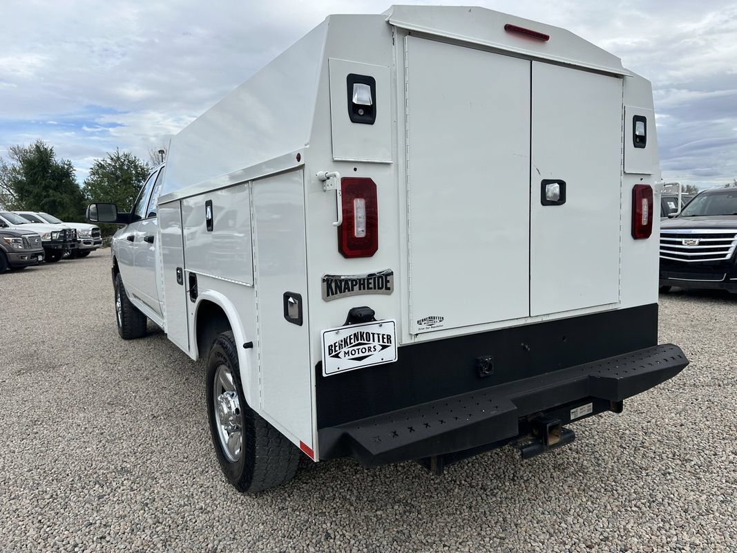 Used 2022 RAM 3500 Tradesman w/ Chrome Appearance Group AWD/4WD image 8