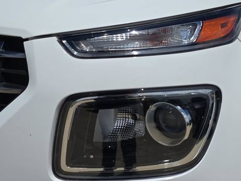 Used 2025 Hyundai Venue SEL FWD image 34