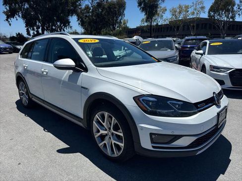 Used 2019 Volkswagen Golf Alltrack SE AWD/4WD image 2