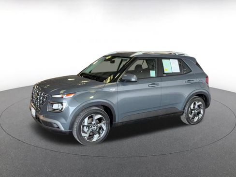 Used 2025 Hyundai Venue SEL FWD image 8
