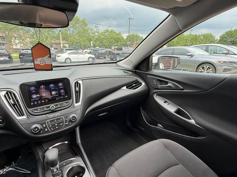 Used 2023 Chevrolet Malibu LT FWD image 18