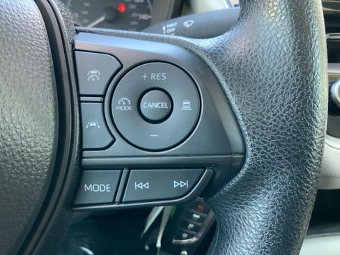 Used 2025 Toyota Corolla LE FWD image 22