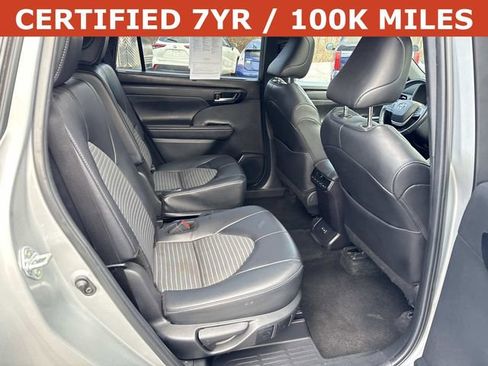 Used 2024 Toyota Highlander XSE image 11