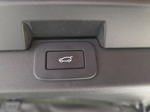 Certified 2025 Land Rover Discovery Dynamic SE AWD/4WD image 12
