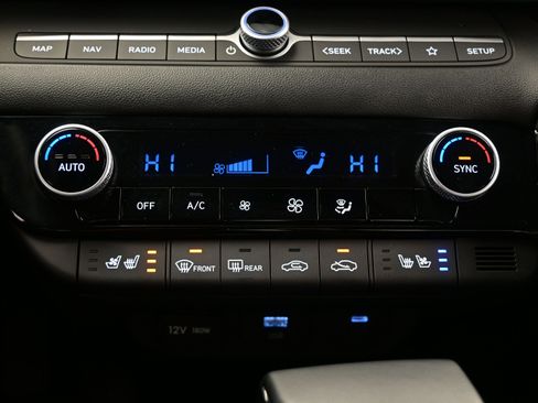 Certified 2025 Hyundai Elantra Limited image 21