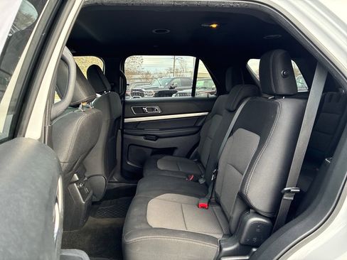Used 2018 Ford Explorer XLT image 24