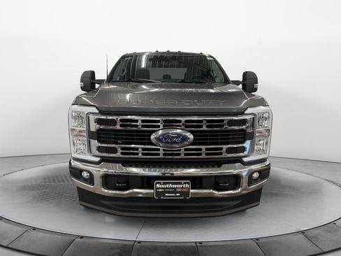 Used 2023 Ford F250 XLT w/ FX4 Off-Road Package AWD/4WD image 7