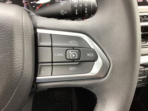 Used 2024 Jeep Compass Latitude image 6