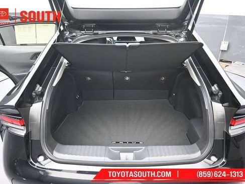 Used 2025 Toyota Prius LE AWD/4WD image 28
