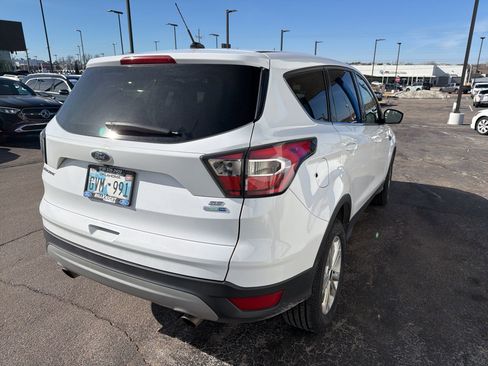 Used 2017 Ford Escape SE image 4