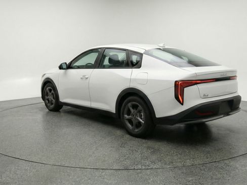 Used 2025 Kia K4 LXS image 6
